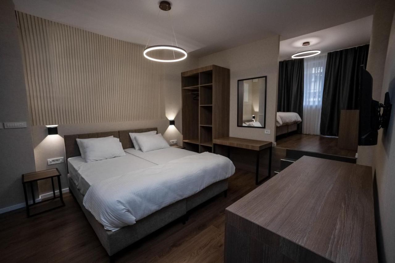 Griffon Bar Food Apartments Struga Bagian luar foto